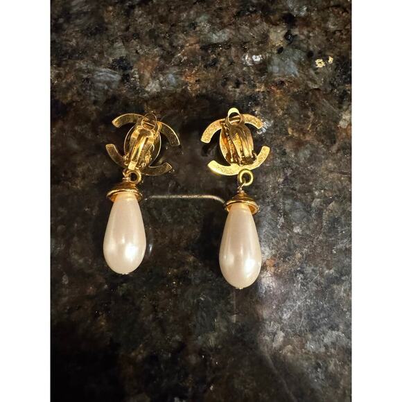 Chanel Vintage Rhinestone and Faux Pearl Turnlock Clip On Earrings 96A - Picture 3 of 5